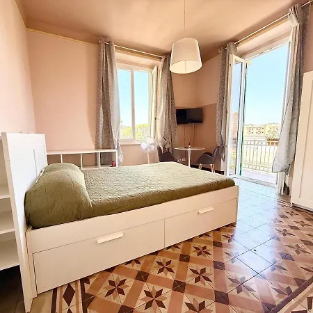 Free Parking 5 Minutes From The Station