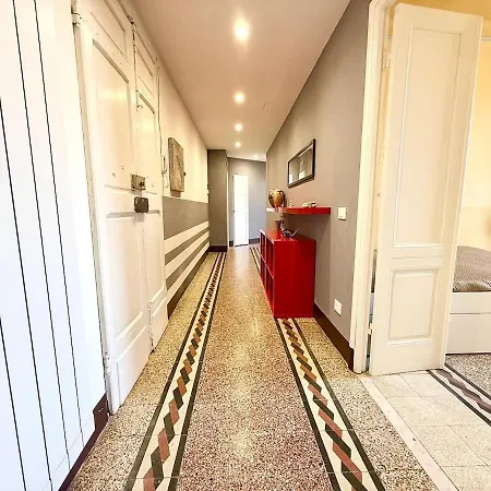 Free Parking 5 Minutes From The Station *