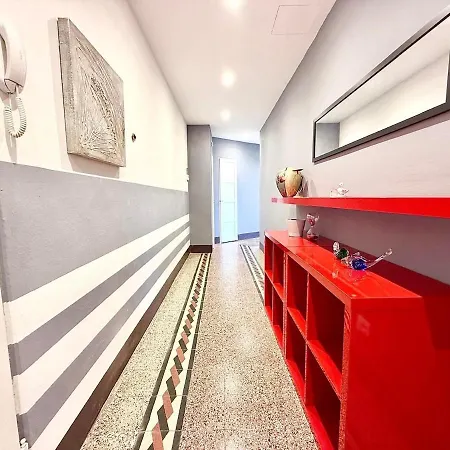 Free Parking 5 Minutes From The Station Apartman *