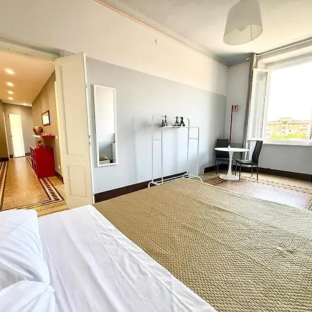 Free Parking 5 Minutes From The Station Lägenhet *