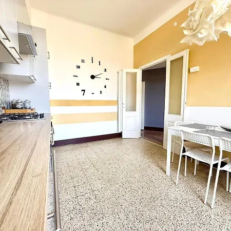 Free Parking 5 Minutes From The Station Apartment La Spezia