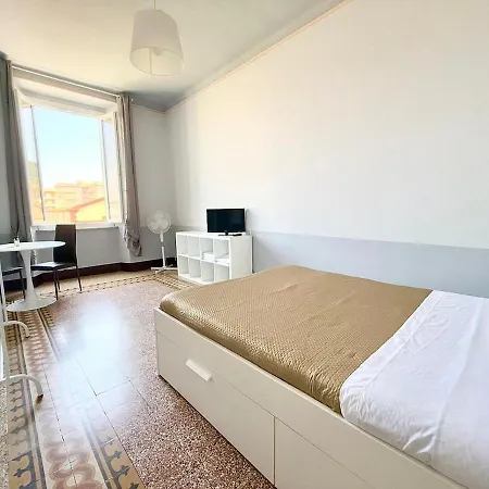 Free Parking 5 Minutes From The Station Apartment