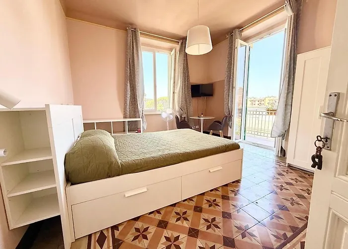 Free Parking 5 Minutes From The Station