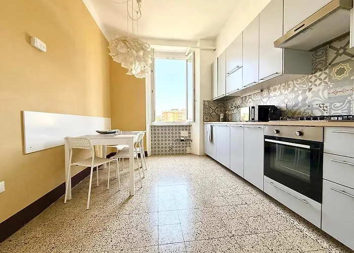 Free Parking 5 Minutes From The Station Apartment