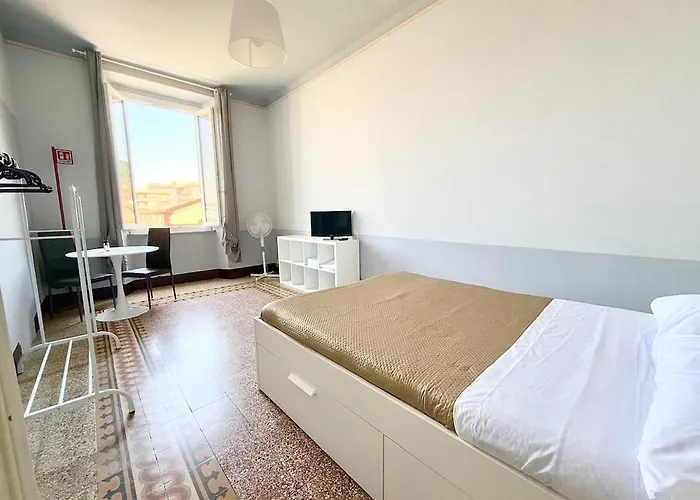 Free Parking 5 Minutes From The Station Apartment